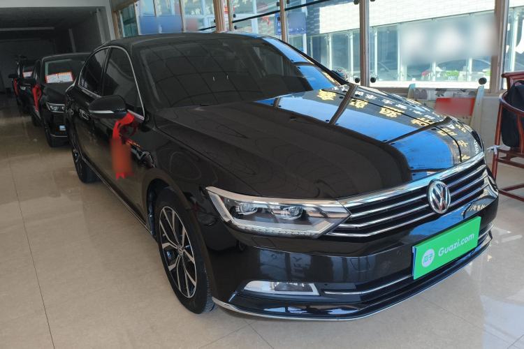 Used Volkswagen Magotan 2017 330TSI DSG Luxury Model Front Right 45 Deg