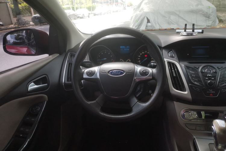 Used Ford Focus 2012 Sedan 1.6L Automatic Fashion Edition
