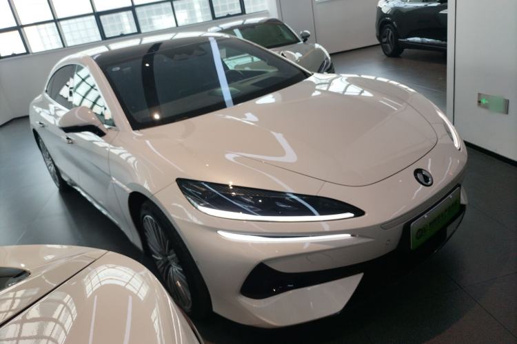 Used Denza Z9 2024 1100 km All-Wheel-Drive Ultra Version
