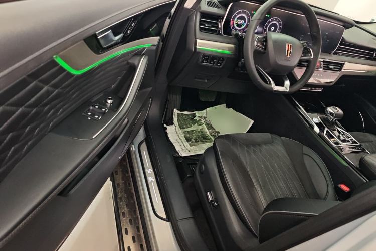 Used Hongqi HS5 2022 Facelifted Version 2.0T Smart Connect Flagship All-Wheel-Drive Edition
