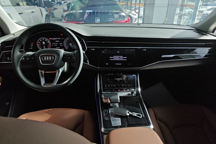 Used Audi Q7 2023 45 TFSI quattro S line Sport model Center Console