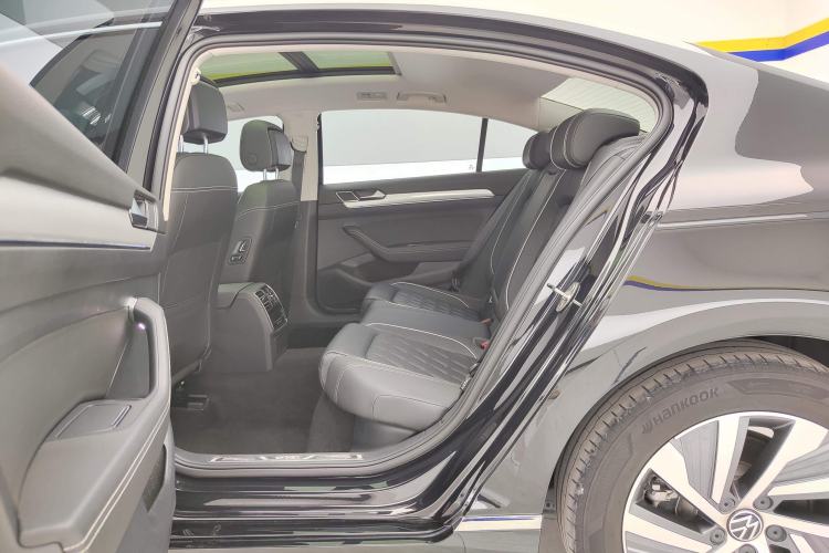 Used Volkswagen Tayron GTE Plug-in Hybrid 2022 1.4T Luxury Edition Left Rear Seat