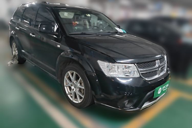 Used Dodge Journey 2013 2.4L Two-Wheel Drive Luxury Version Front Right 45 Deg