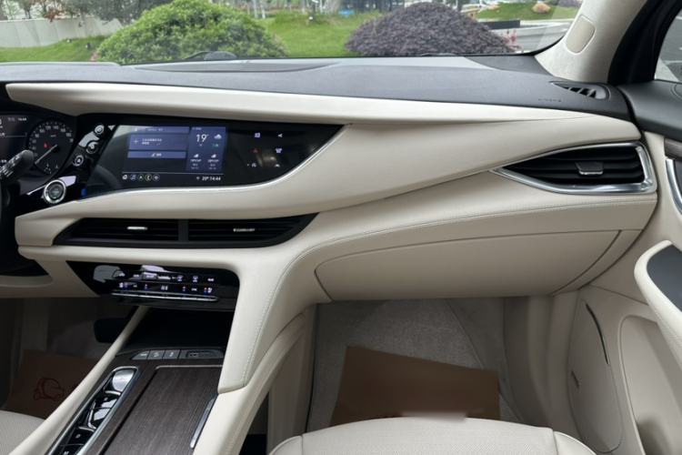 Used Buick Enclave 2022 652T 4x4 Avenir 6-Seater Interior 5