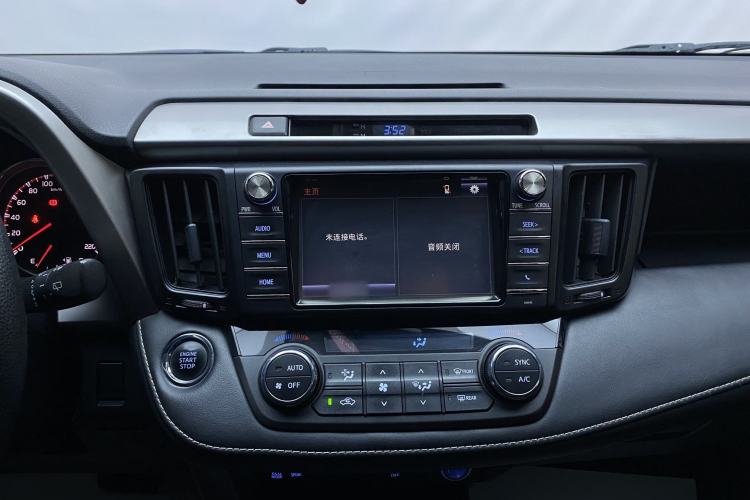 Used Toyota RAV4 2019 2.0L CVT Two-Wheel Drive Fashion X Limited Edition China VI Standard Interior 3