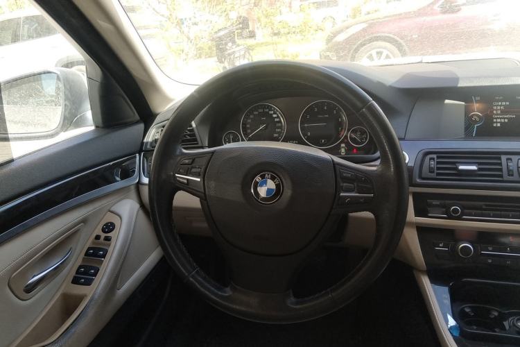 Used BMW 5 Series 2013 525Li Leading Model
