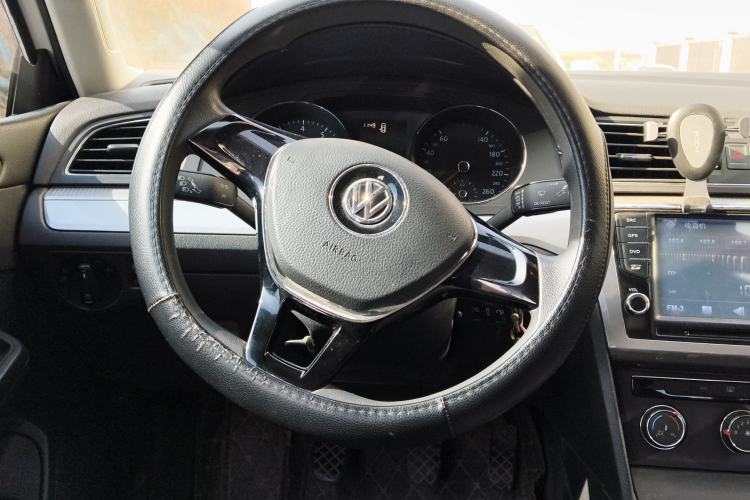 Used Volkswagen Lamando 2015 230TSI Manual Trend Edition
