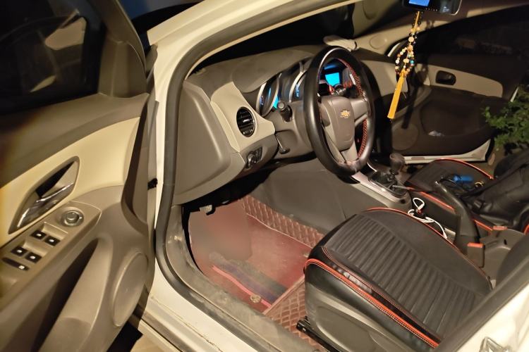 Used Chevrolet Cruze 2015 1.5L Classic SL MT Driver Seat