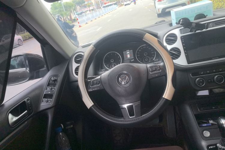 Used Volkswagen Tiguan 2013 2.0 TSI Automatic All-Wheel-Drive Flagship Edition Steering Wheel