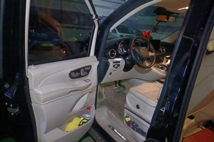 Used Mercedes-Benz V-Class 2017 V 260 L Prestige Extended Edition Driver Seat