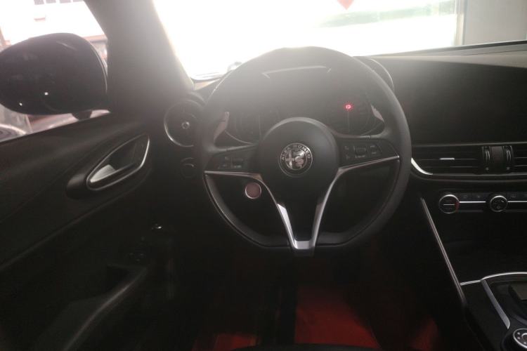 Used Alfa Romeo Giulia 2017 2.0T 280HP Luxury Edition
