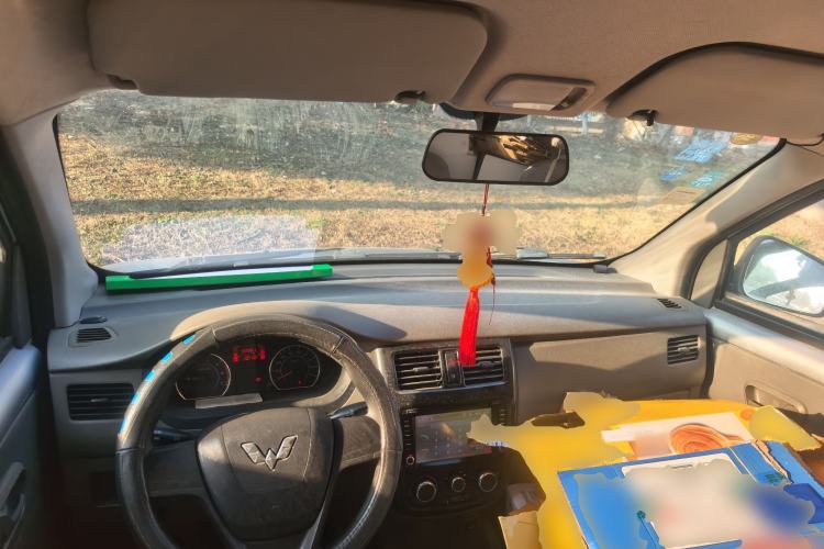 Used Wuling Rongguang V 2016 1.5L Practical Version Non-Power-Assisted
