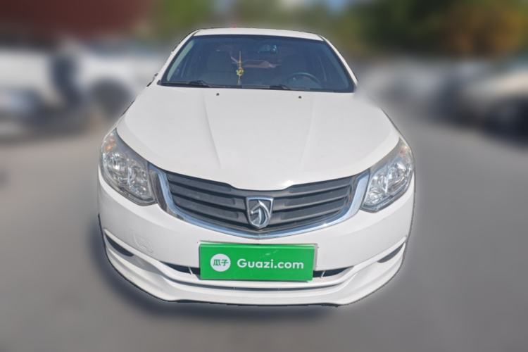 Used Baojun 630 2013 1.5L manual standard version Front