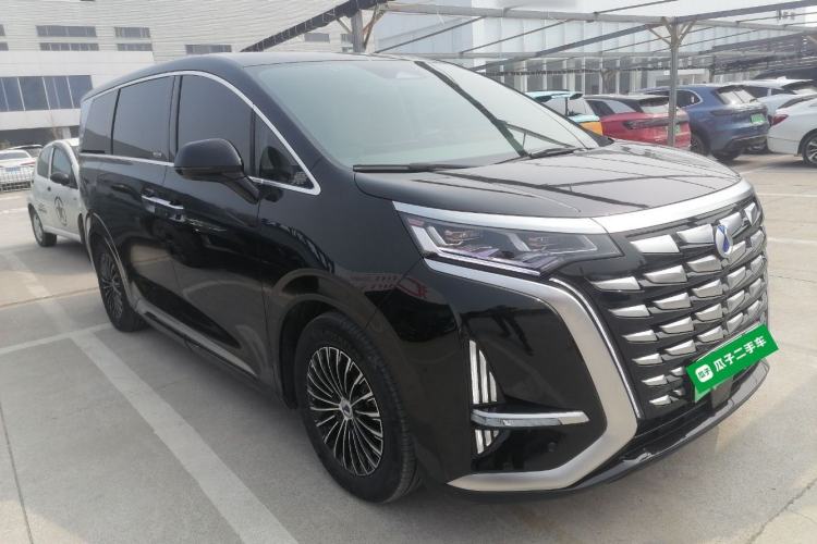 Used Denza D9 2022 DM-i 1040 Prestige Model
