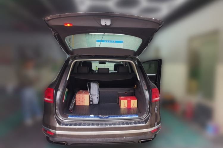 Used Volkswagen Touareg 2017 3.0 TSI Touareg Model Trunk