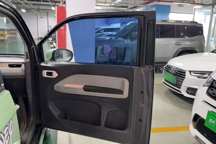 Used Chery QQ Ice Cream 2022 170km Sundae Phosphate Lithium-Ion Interior 3