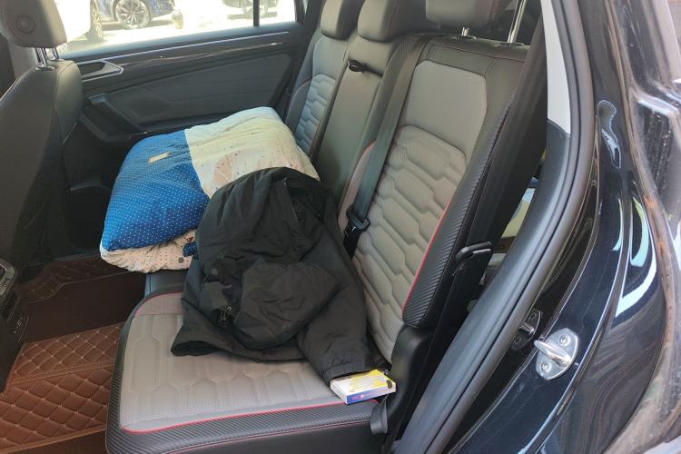 Used Volkswagen Tiguan L 2023 330TSI Automatic Two-Wheel Drive R-Line Flagship Edition Left Rear Seat