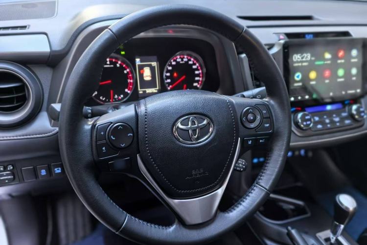 Used Toyota RAV4 2018 2.5L Automatic 4x4 Elite i Edition Interior 6