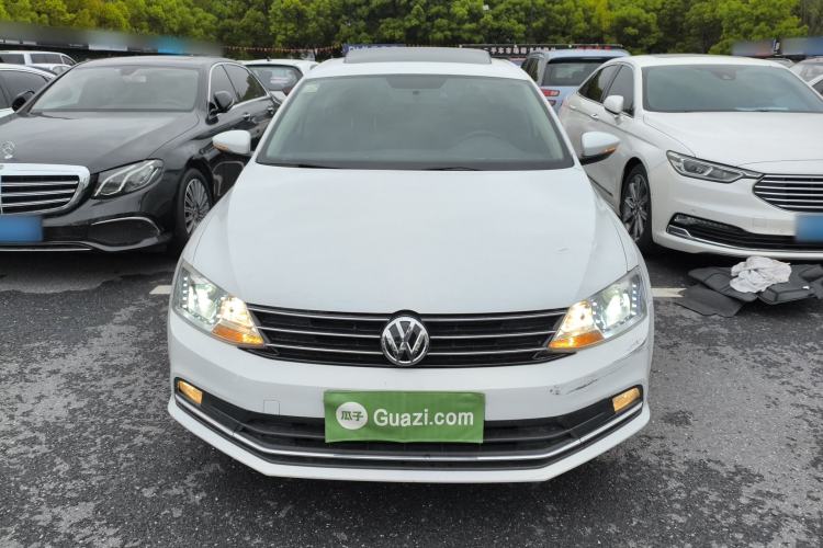 Used Volkswagen Sagitar 2015 1.6L Automatic Comfort Model Front