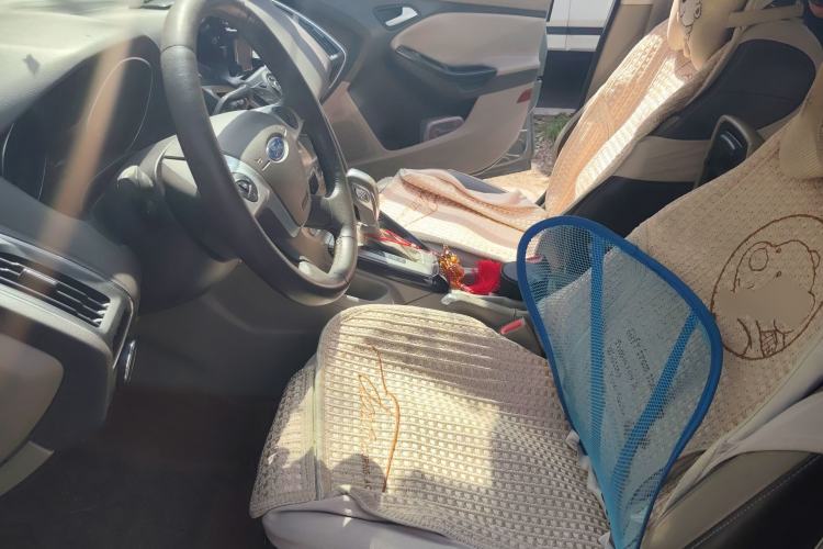 Used Ford Focus 2012 Sedan 1.6L Automatic Fashion Edition