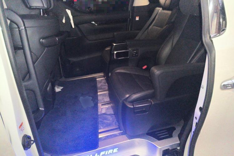 Used Toyota Vellfire 2023 Crown Dual-Engine 2.5L HV Luxury Edition Left Rear Seat