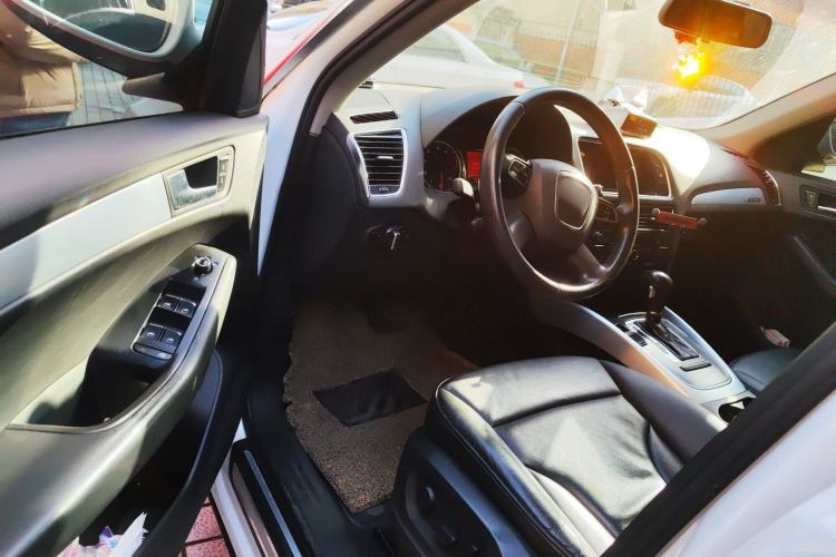 Used Audi Q5 2012 2.0TFSI Technology Model Interior 3