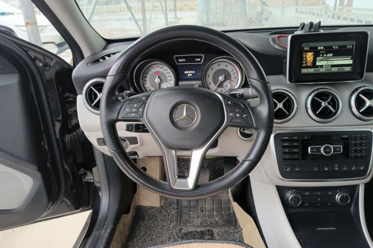 Used Mercedes-Benz GLA 2015 GLA 220 4MATIC Fashion Model