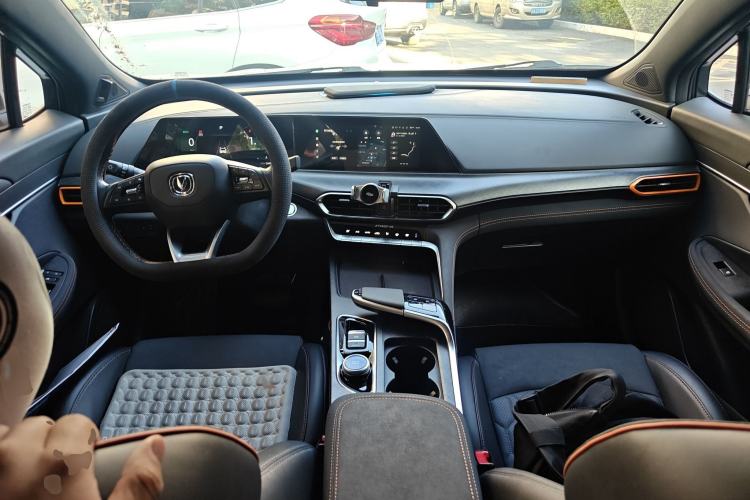 Used CHANGAN UNI-T 2022 1.5T Luxury Edition Interior 2