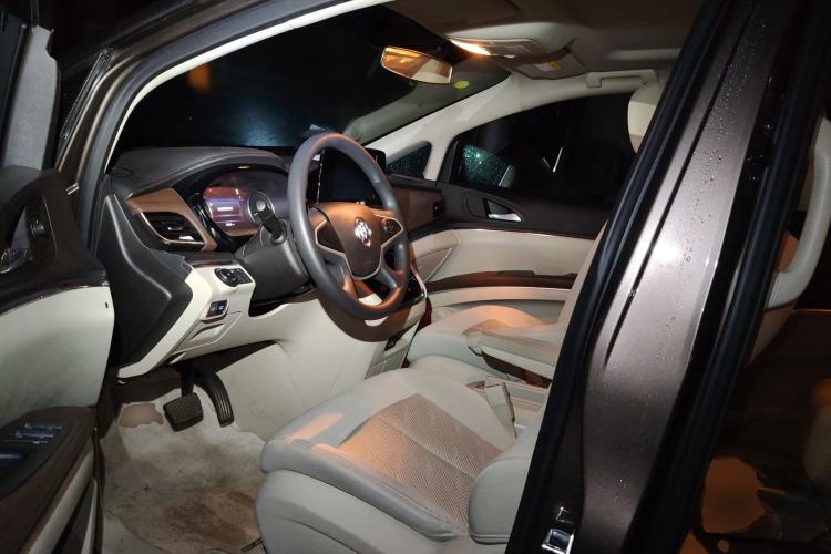 Used Buick GL8 2023 Land Executive Class Comfort Model
