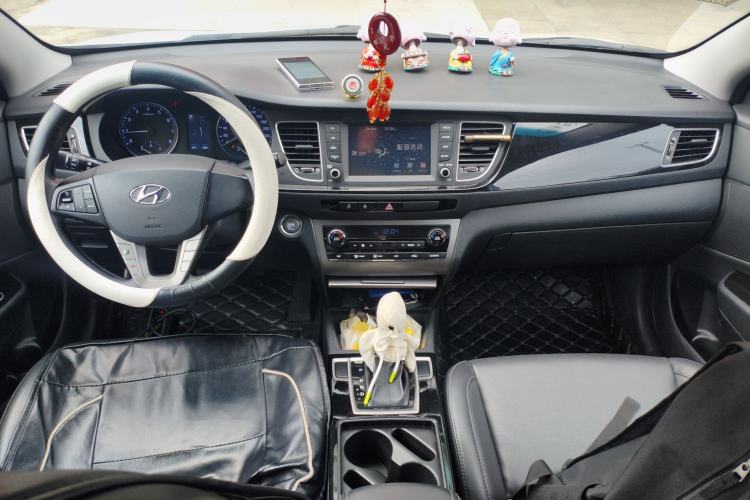 Used Hyundai Mistra 2016 1.8L Automatic Smart GLS Center Console