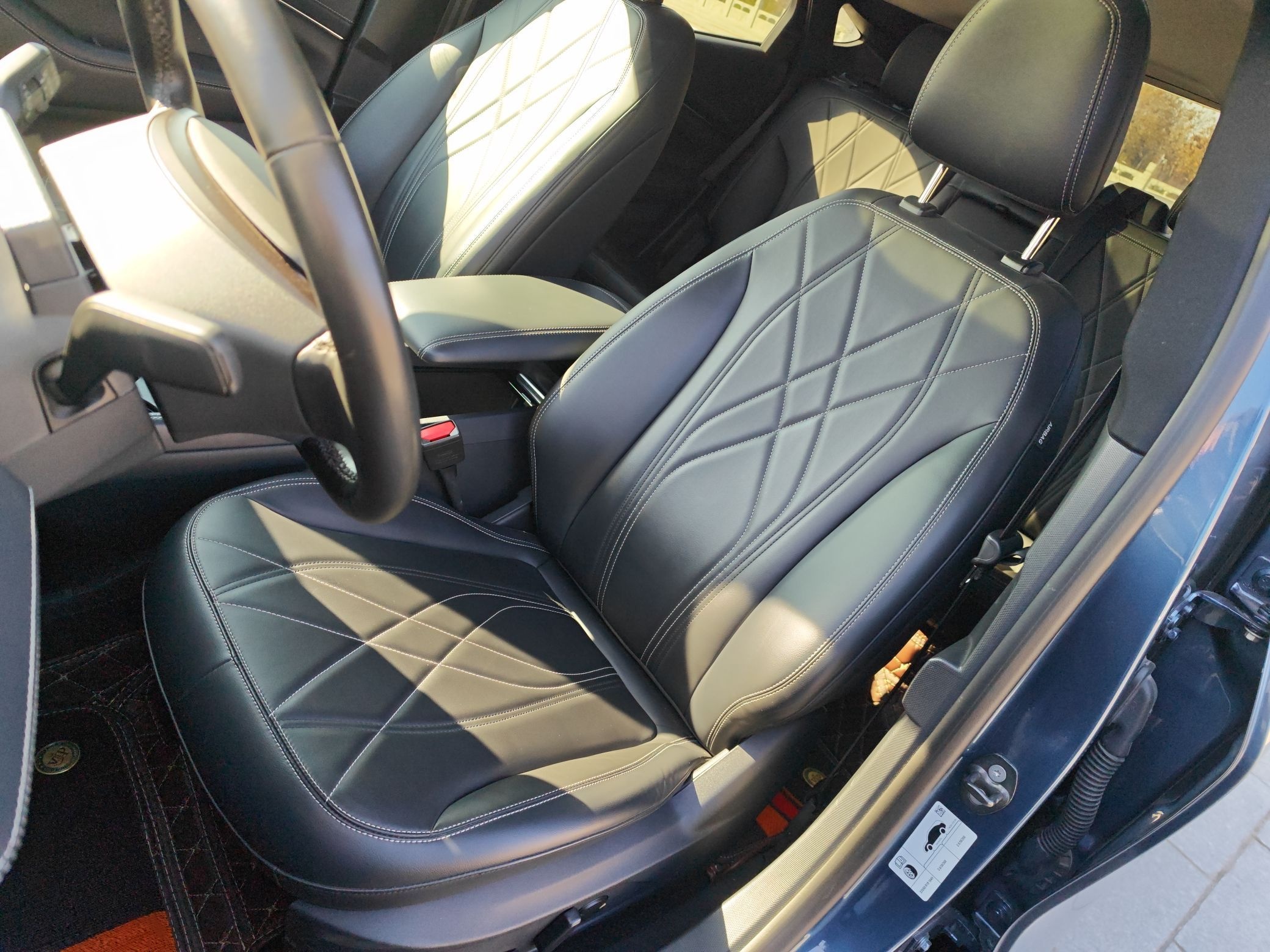 Переднее сиденье в автомобиле