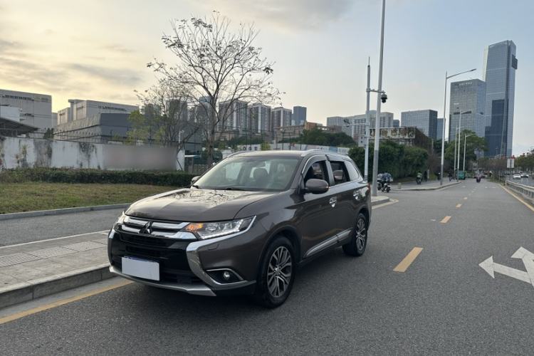 Used Mitsubishi Outlander 2016 2.4L 4x4 Luxury Edition 7-Seater