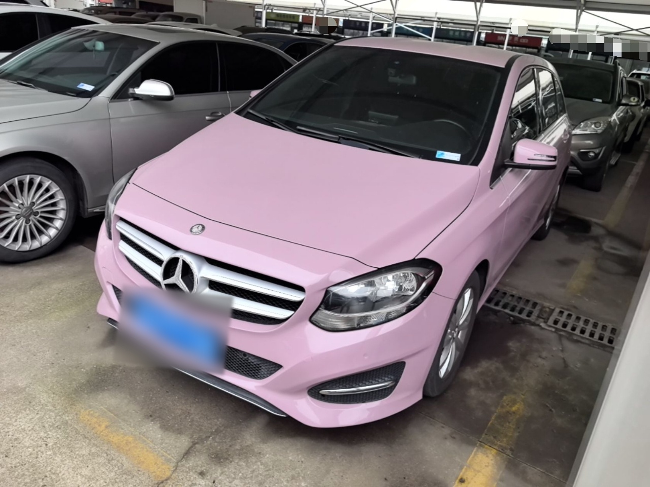 Под передней частью автомобиля