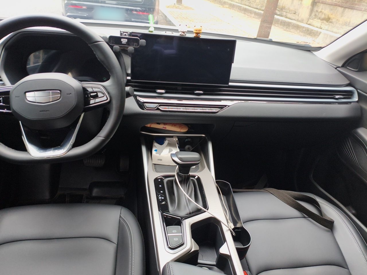 Geely Auto Emgrand 2025 4th Generation 1.5L CVT Luxury Version — снимка 9