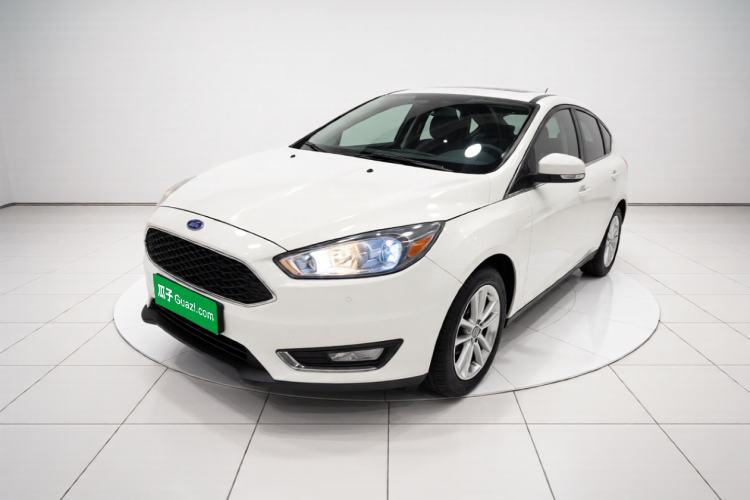 Used Ford Focus 2015 Hatchback 1.6L Automatic Fashion Edition Guazi used car, China used car export, Used car for sale, Used cars, Cheapest cars for sale
