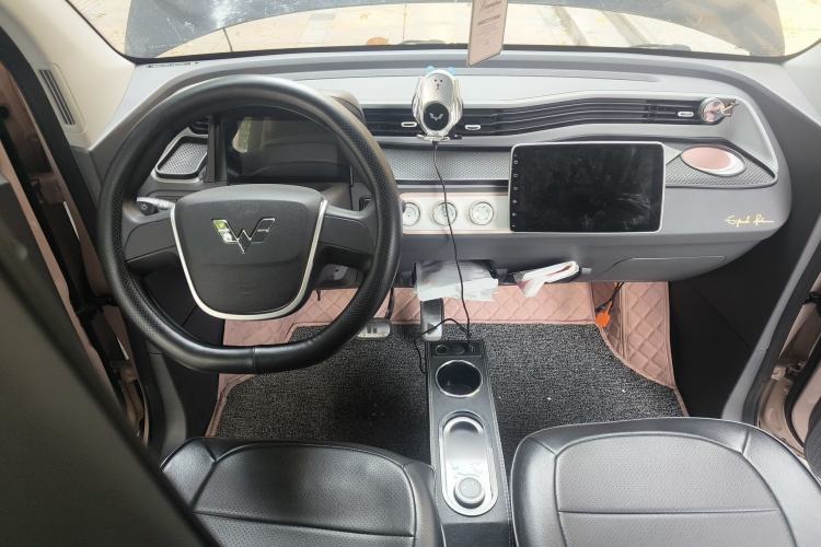 Used Wuling Hongguang MINIEV 2021 Macaron Premium Model – Lithium Iron Phosphate Center Console