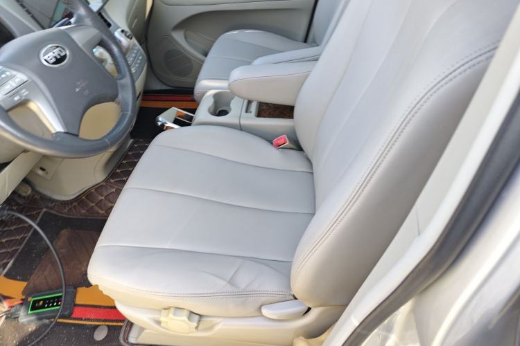 Used BYD M6 2013 2.0L Manual Comfort Edition
