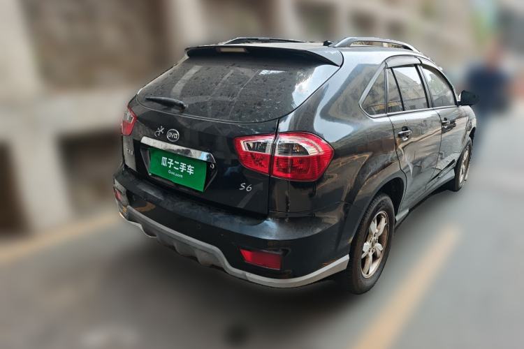 Used BYD S6 2012 2.4L Automatic Luxury Edition
