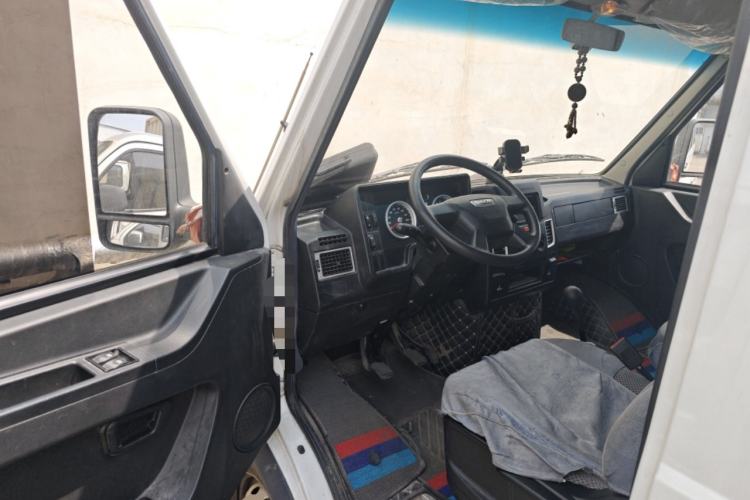 Used Iveco Daily 2022 2.5T A37 M1 Passenger Van 5-9 Seats Long Wheelbase Mid-Roof Design Dual Tires Side Sliding Doors
