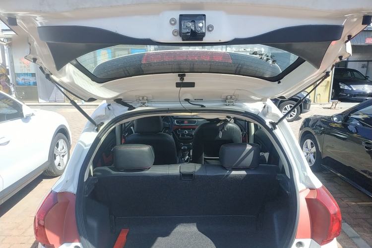 Used Haval H1 2016 Revised Version Blue Badge 1.5L AMT Luxury Edition Trunk