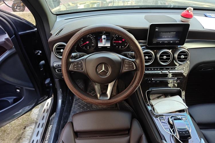 Used Mercedes-Benz GLC 2018 GLC 260 4MATIC Luxury Model
