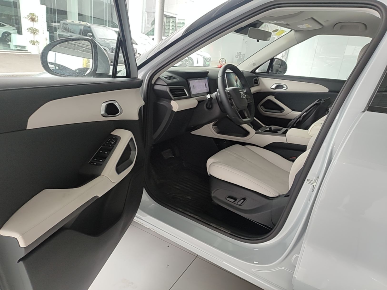 BYD Yuan UP 2025 Intelligent Driving Version 401 km Leading Edition — снимка 18