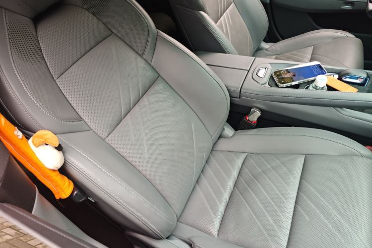 Used Zeekr 001 2024 WE Edition 95 kWh All-Wheel Drive Right Front Seat