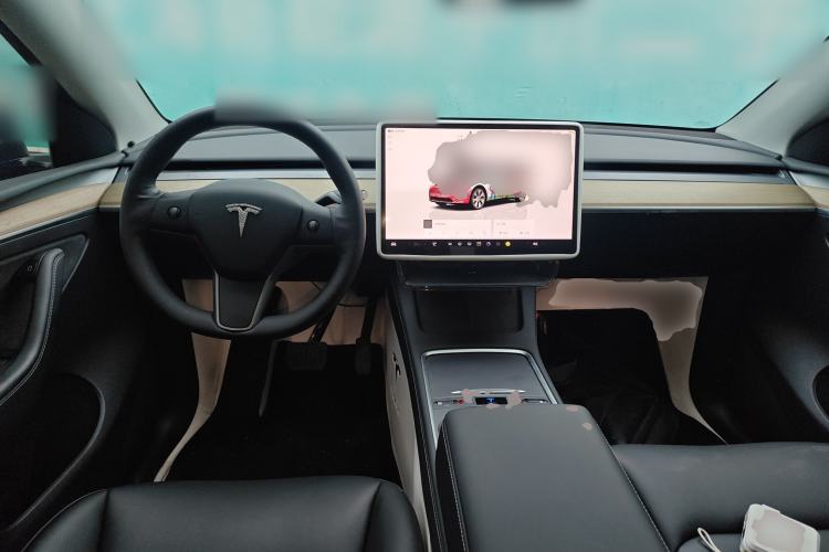 Used Tesla Model Y 2023 Long-Range All-Wheel-Drive Version
