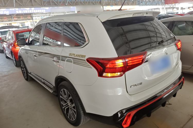 Used Mitsubishi Outlander 2016 2.4L 4x4 Luxury Edition 7-Seater
