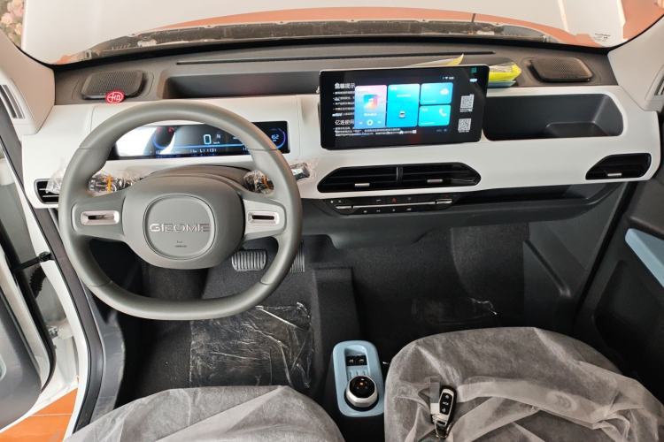 Used Geely Galaxy Panda 2024 Panda Mini 200km Endurance Bear Center Console
