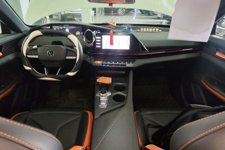 Used CHANGAN UNI-V 2023 1.5T Prestige Model Center Console