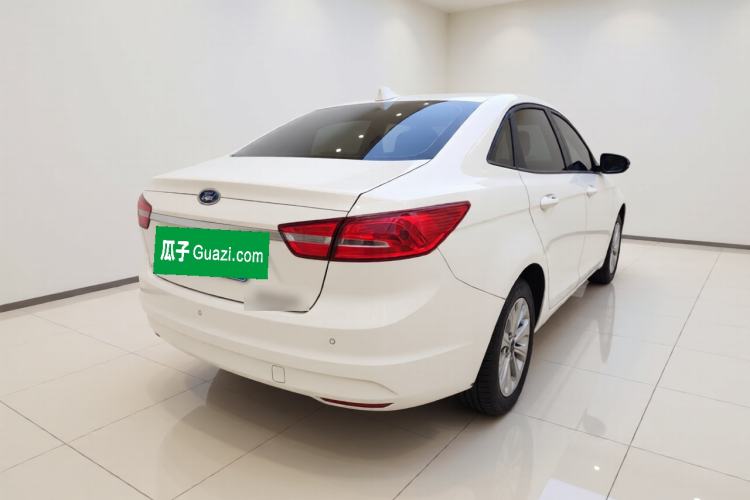 Used Ford Escort 2015 1.5L Automatic Fashion Model Exterior 5