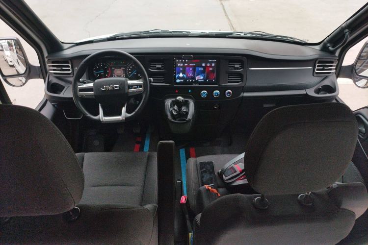 Used JMC Fushun 2025 2.0T 6MT Diesel Short-Wheelbase Mid-Roof Commercial Multi-Purpose Passenger Vehicle with 5/6 Seats

