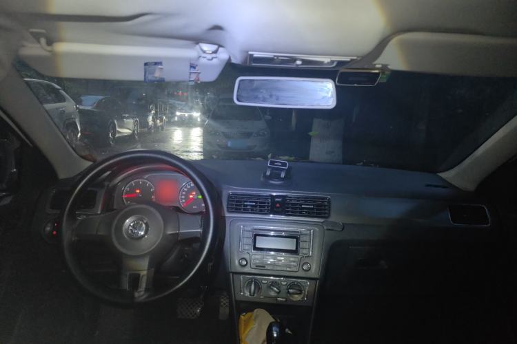 Used Volkswagen Santana 2013 1.6L Automatic Comfort Edition Center Console